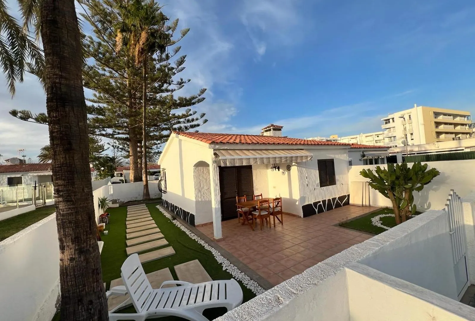 Relaxing Bungalow Playa Del Ingles contacts